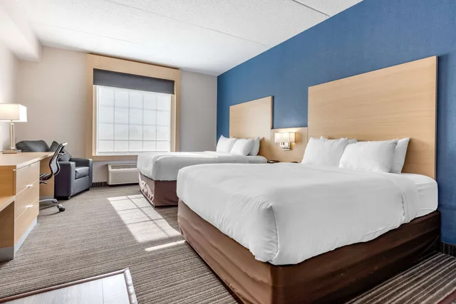 غرفة سوبيريور بسريرين كوين في الطابق الأرضي، Quality Inn & Suites Oakville 2/10