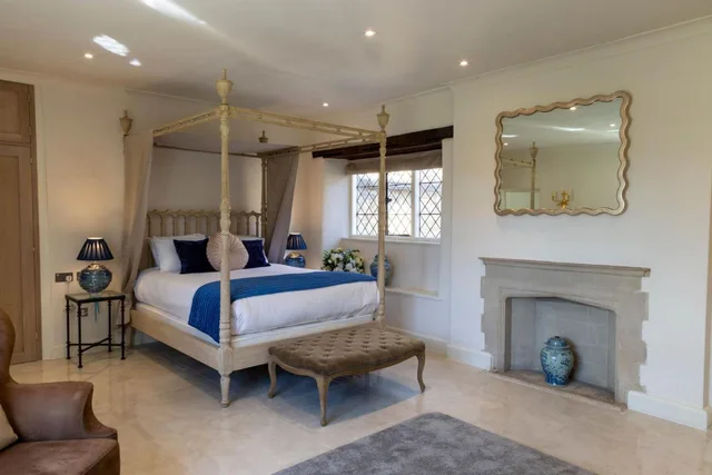 جناح، Weston Manor 3/9