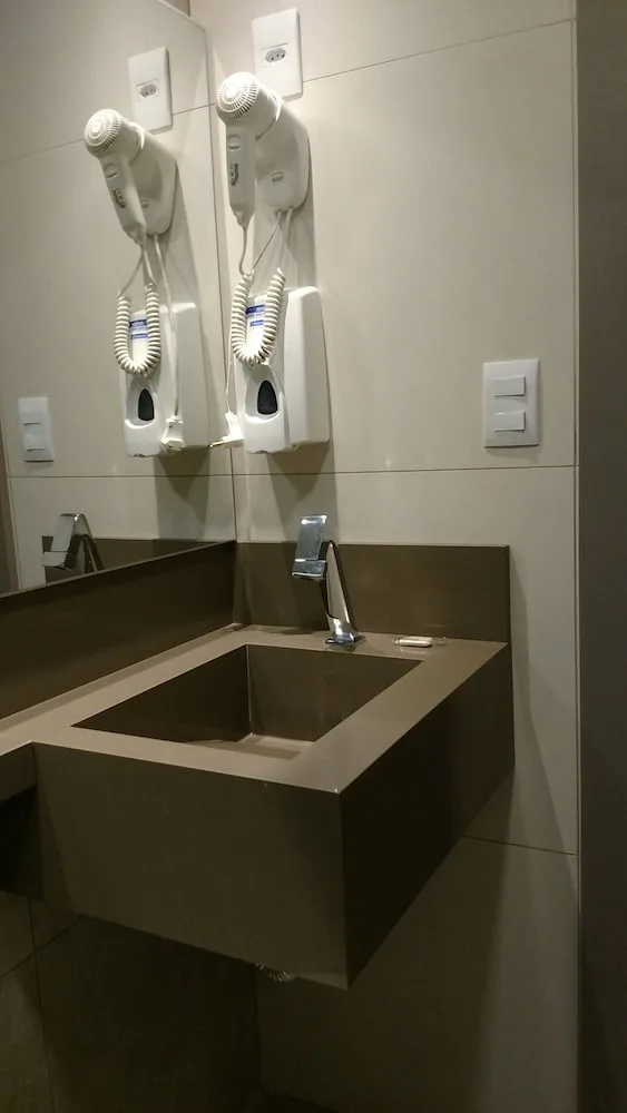 Superior, Quintuple, 1 Single and 2 Double Beds، Palmas Executivo Hotel 7/8