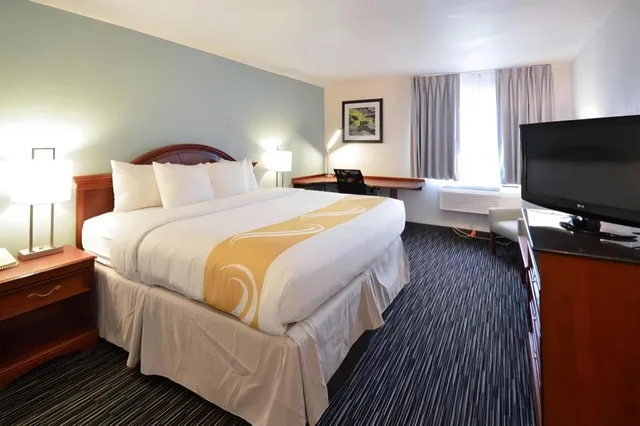 غرفة بسريرين مزدوجين للمدخنين، Quality Inn Alexis Rd 1/3