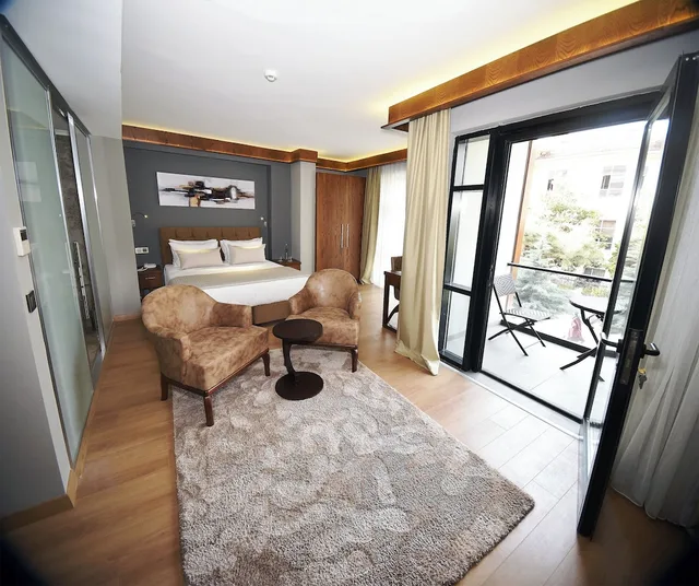 غرفة اقتصادية بسريرين منفصلين بشرفة، The Elegant Hotel 4/6