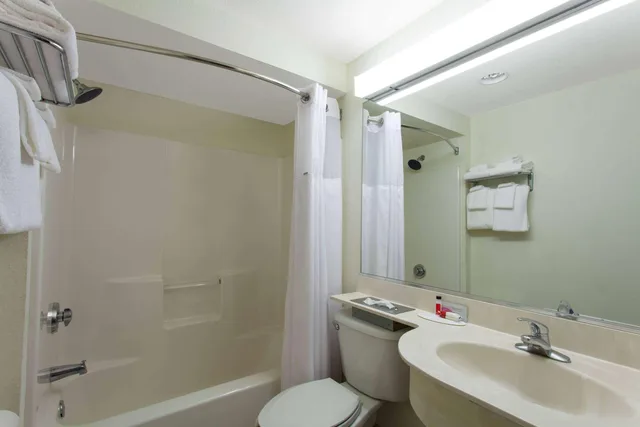 غرفة بسرير كوين، Microtel Inn & Suites By Wyndham Lady Lake/The Villages 3/4