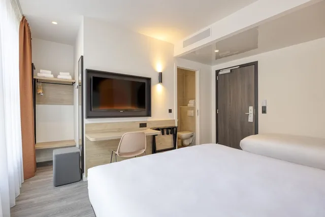 غرفة ثلاثية بسرير مزدوج وسرير فردي، B&B Hotel Hasselt 3/5
