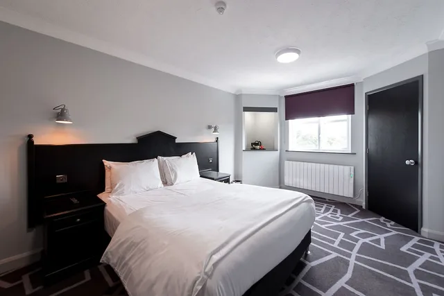 غرفة بسرير كينج، Village Hotel Liverpool 7/10
