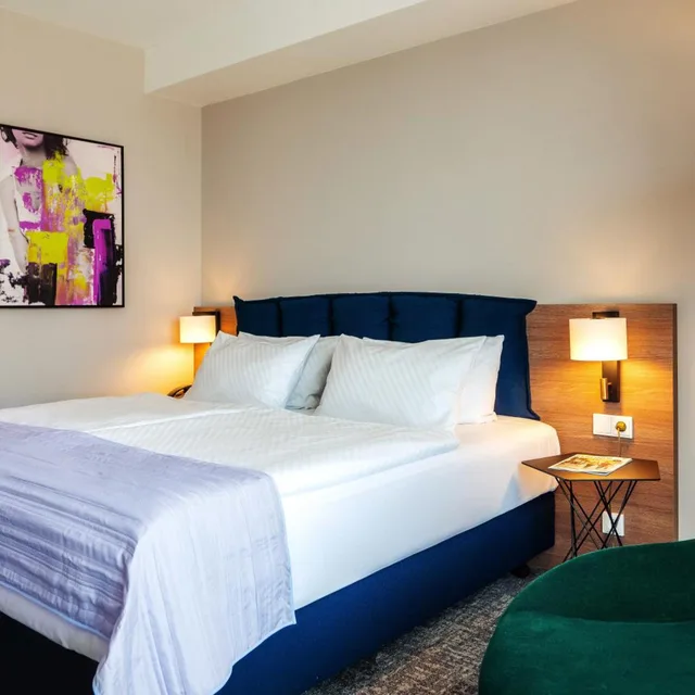 غرفة بسرير مزدوج بإطلالة على الفناء، Holiday Inn Berlin City Center East Prenzlauer Berg 4/10