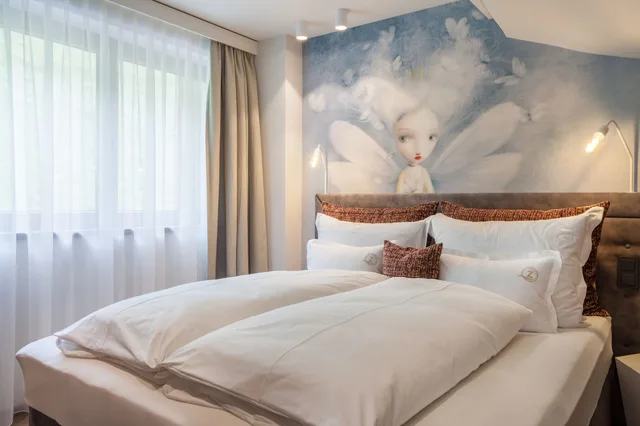 جناح بريميوم بسريرين منفصلين وسرير كوين بشرفة مع أريكة، Alpin Lodge Das Zillergrund 4/10