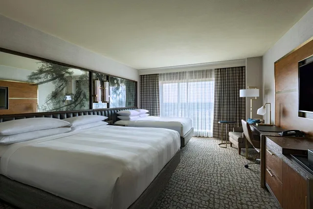 Guest Room, 2 Double Beds, Water View، The Woodlands Waterway Marriott Hotel And Convention Center 2/6