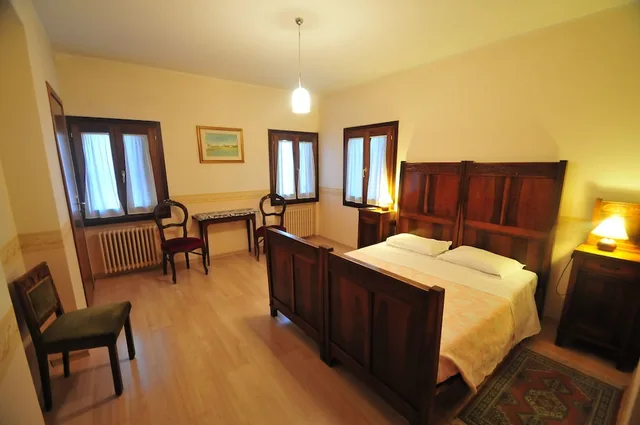 Superior, Queen Bed, Canal View, Private Bathroom, Locanda Sant'anna 2/5