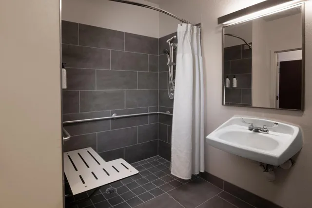 غرفة بسرير كينج بحوض استحمام لذوي الإعاقة، Fairfield Inn Suites Fort Worth Fossil Creek 6/6