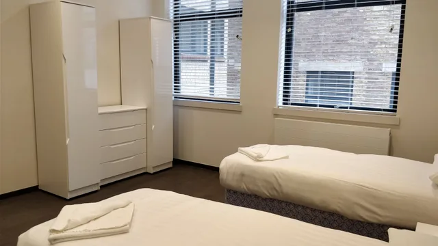 3 Bedrooms, Apartment, 7 Beds, Access Tower Hill 1/4
