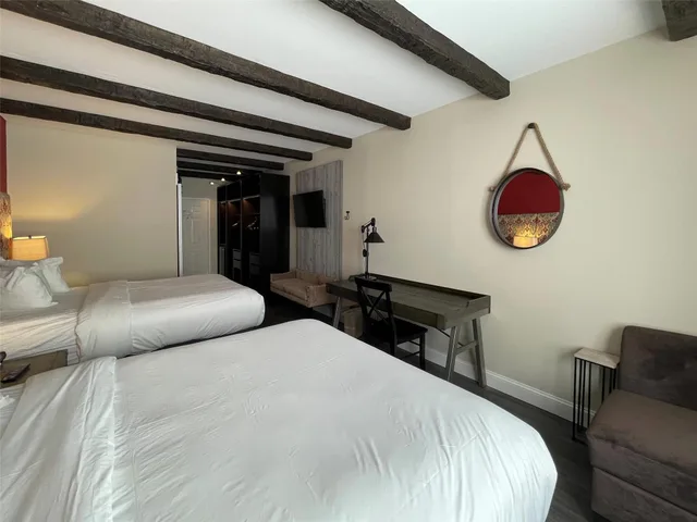 Upgrade, 2 Queen Beds، The Century House Ascend Hotel Collection 2/10