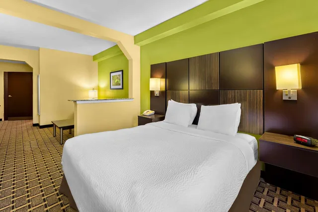 جناح بسرير كوين مع أريكة، Best Western Knoxville Suites - Downtown 2/4