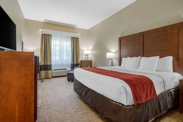 غرفة بسرير كينج، Comfort Inn & Suites Glenpool 1/2