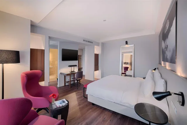 جناح جونيور بسرير كوين، RADISSON BLU HOTEL MILAN 2/6