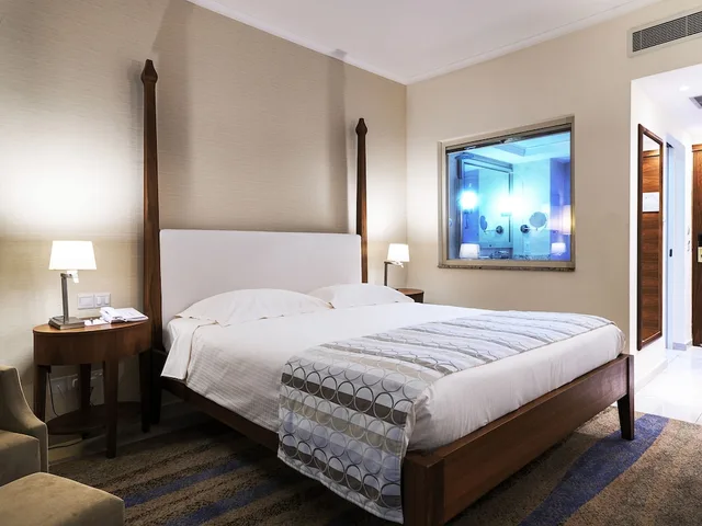 غرفة ديلوكس بسرير مزدوج بإطلالة على البحر، Alexander the Great Beach Hotel 2/7