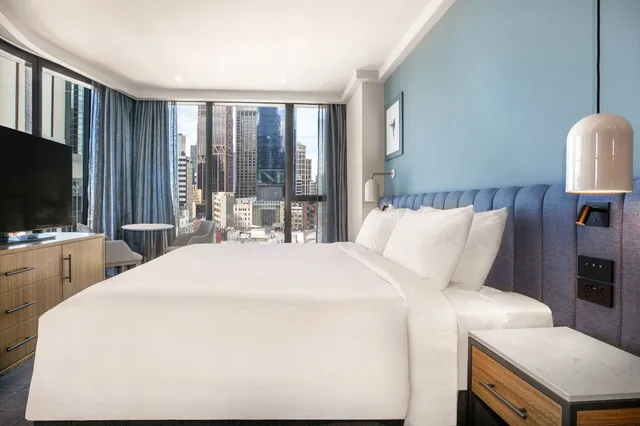 غرفة بريميوم بسرير كينج بإطلالة على المدينة في طابق مرتفع، voco Melbourne Central, an IHG Hotel 1/10