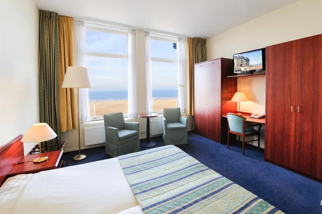 غرفة سوبيريور بسريرين منفصلين بإطلالة على البحر، Boulevard Hotel Scheveningen 2/4
