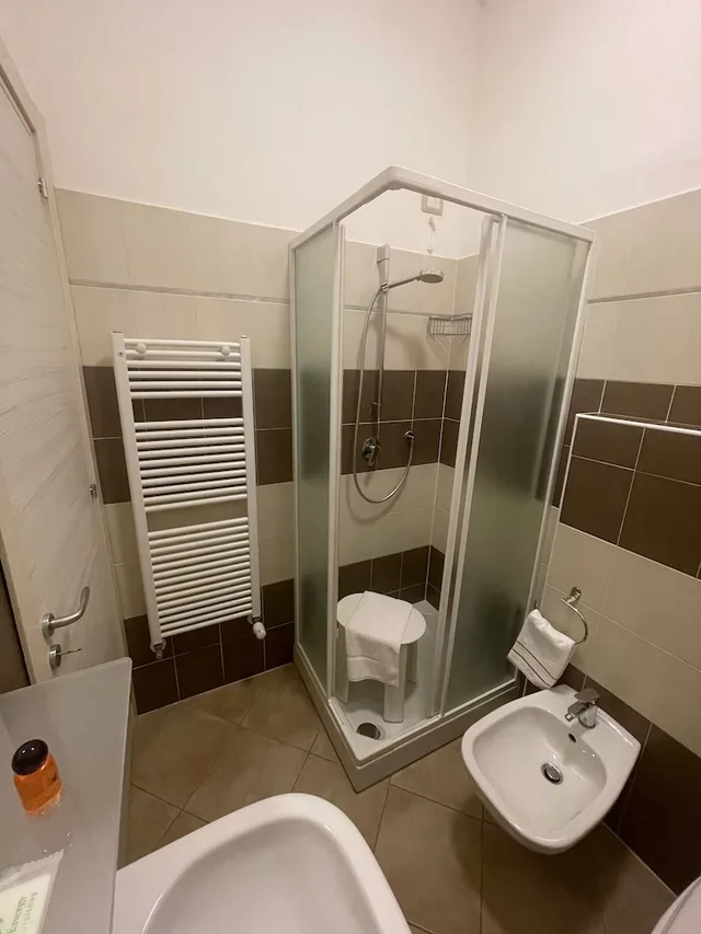 غرفة ثلاثية في الطابق الأرضي، Hotel Montecarlo 2/2