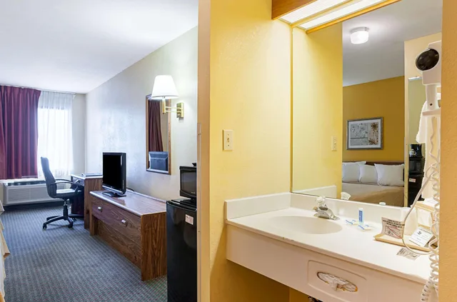 غرفة رباعية بسريرين كوين، Rodeway Inn & Suites Blanding 4/4