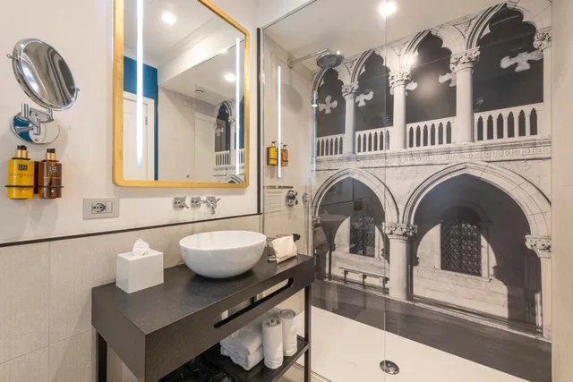 جناح جونيور بسرير كينج، H10 Palazzo Canova 4/6