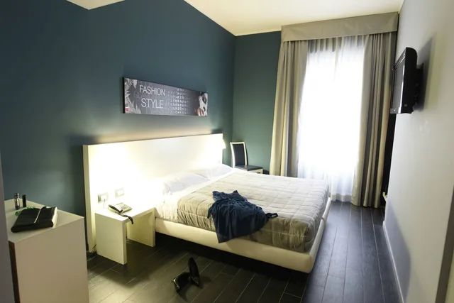 غرفة ثلاثية بسرير مزدوج مع أريكة، Smart Hotel Milano Central Station 5/9