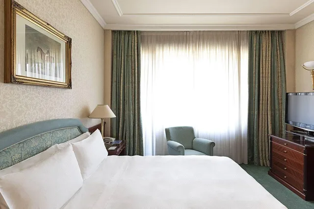 غرفة سوبيريور بسرير مزدوج أو سريرين منفصلين، Royal Hotel Carlton 2/2