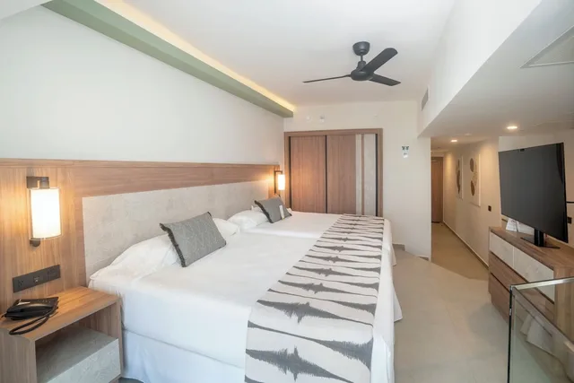 غرفة عائلية بسريرين مزدوجين بإطلالة على الحديقة بـ3 غرف نوم، RIU Flamingos - All Inclusive 2/7
