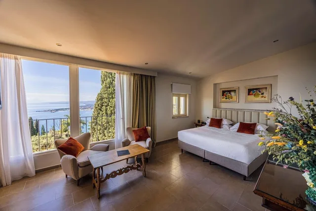 غرفة بانورامية بإطلالة على البحر بشرفة، Villa Paradiso 1/3