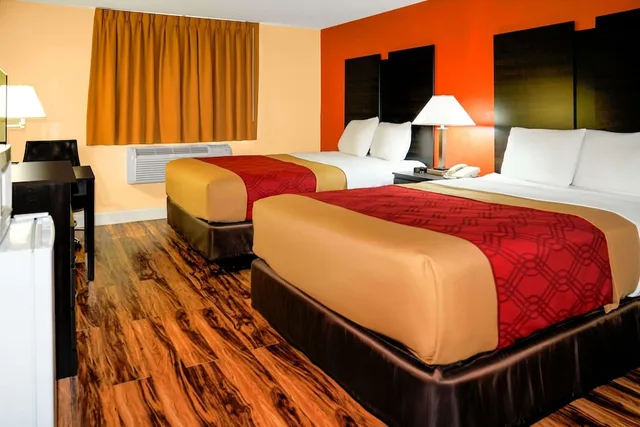 غرفة قياسية بسريرين مزدوجين للمدخنين، Econo Lodge Rome South 1/2