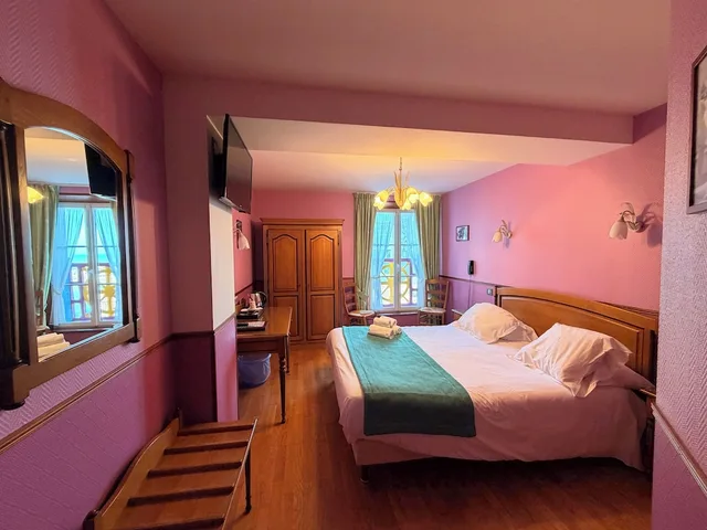 غرفة بسرير مزدوج بإطلالة على المرفأ، Hotel De Calais 1/10