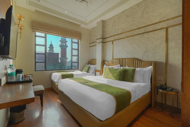 غرفة بريميوم ثلاثية، INDUS HOTEL 1/1