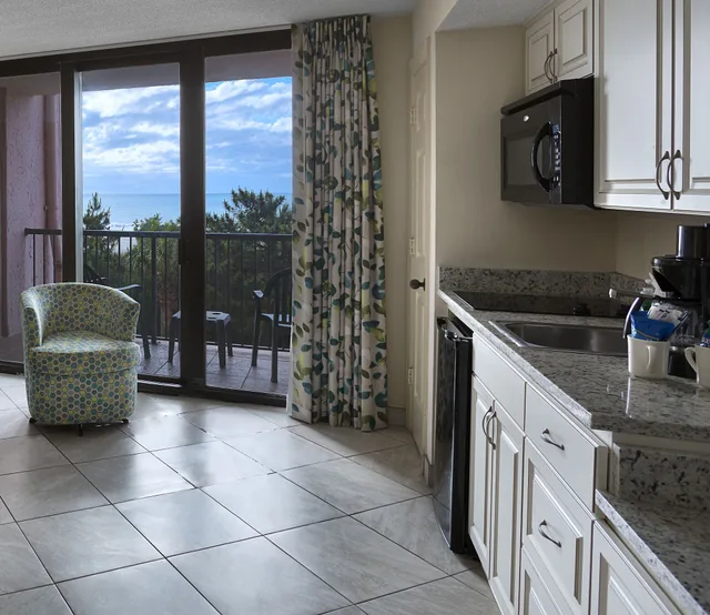 Suite, 2 Queen Beds, Ocean Front, Sofa، Beach Colony Resort 7/8