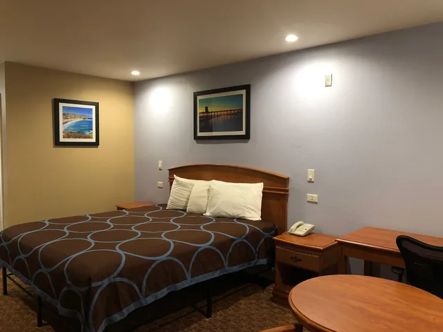 غرفة قياسية بسرير كينج، Orange Tustin Inn 9/10
