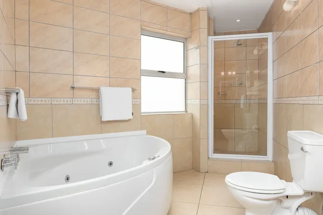 2 Bedrooms, Superior, Chalet, King and Twin Beds, Port Owen Marina 2/3