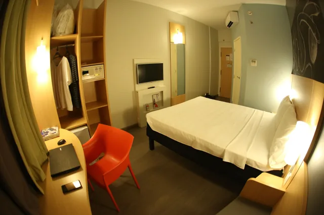 Standard, Double Bed, Ibis Jatai Hotel 7/8