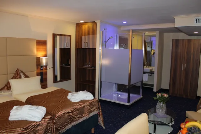 غرفة قياسية بسرير مزدوج أو سريرين منفصلين، GRAND HOTEL EMPIRE FRANKFURT 2/2