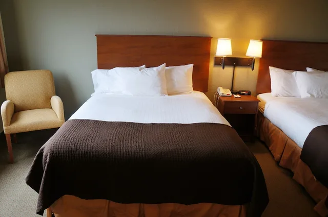 غرفة تنفيذية بسريرين كوين، AmericInn by Wyndham Newton 2/4