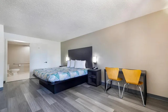 غرفة بسرير كينج لغير المدخنين، Motel6 Lake Charles, LA 2/10