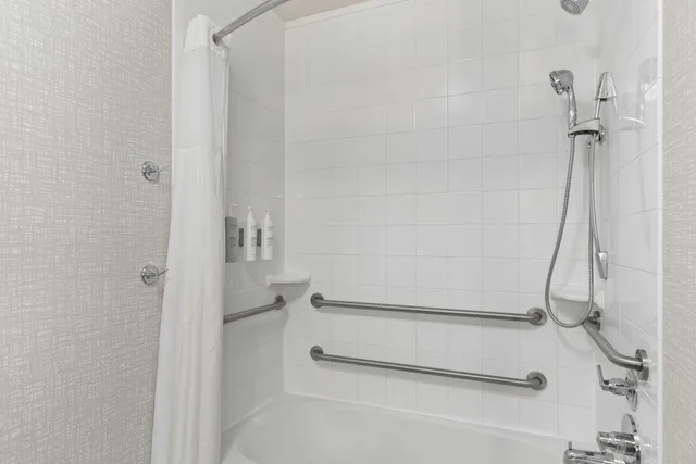 استوديو بسرير كينج لذوي الإعاقة، Hampton Inn & Suites Dothan 3/3