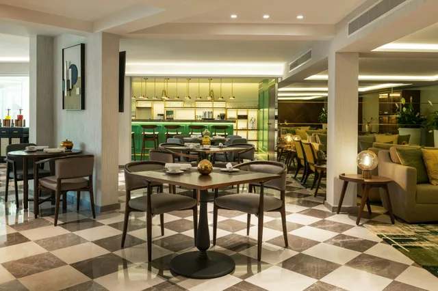 غرفة ملكية، Le Meridien Dubai Hotel and Conference Centre 3/3