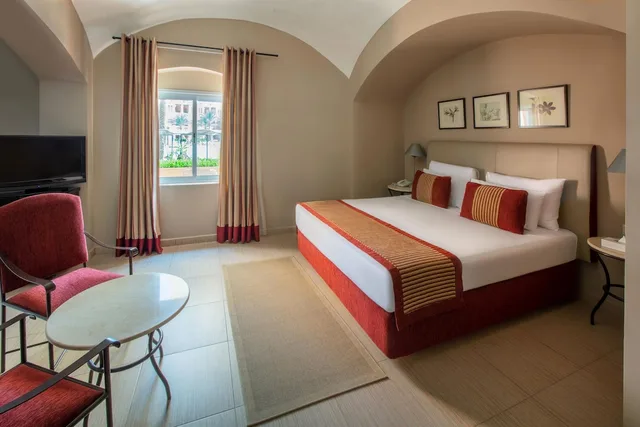 جناح جونيور بسرير كوين بإطلالة على المسبح، JAZ Makadi Oasis Resort 4/8