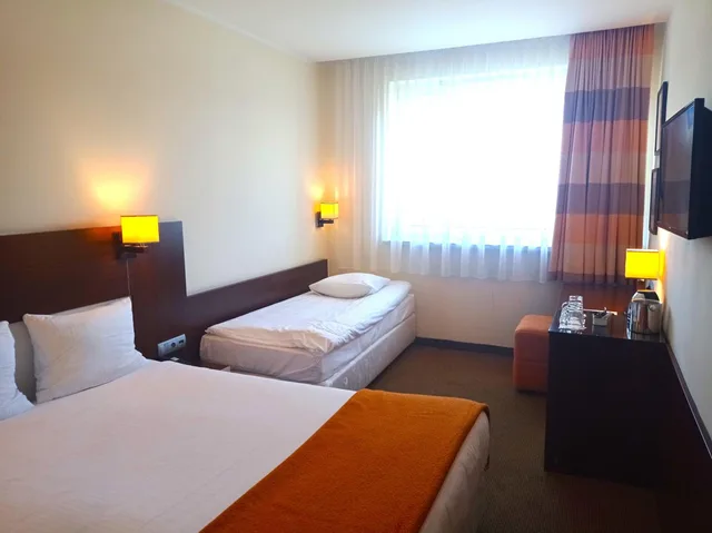 Room, Triple, Hotel Desilva Inn Katowice Airport 2/8