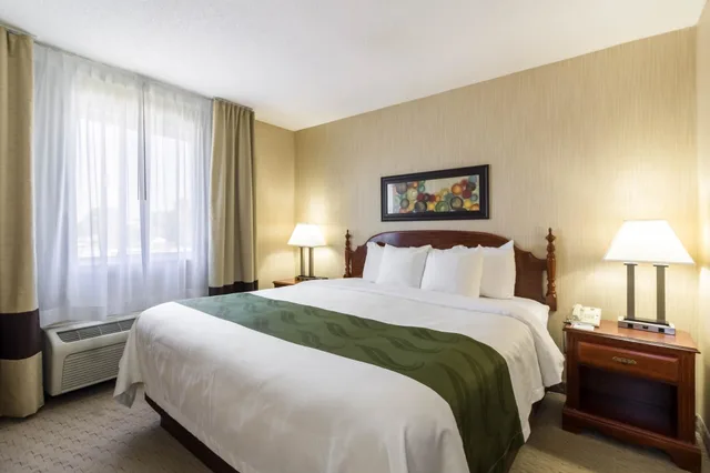 جناح بسرير كينج، Quality Inn Marshall near University 1/1