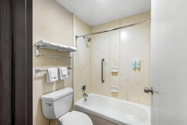 غرفة بسرير كينج، Quality Inn Columbus, MS 7/7