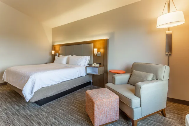 غرفة قياسية بسرير مزدوج، Holiday Inn Express Rockford Loves Park 7/8