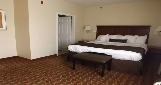 غرفة قياسية بسرير كينج، Best Western Plus MidAmerica Hotel 1/7