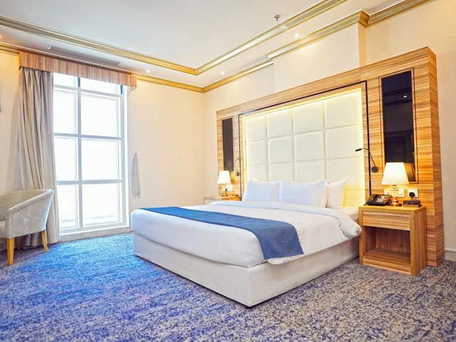 جناح عائلي بسرير كينج وسريرين منفصلين، فندق كازا ديورا(Casa Di Ora Hotel Al Naseem) 1/6