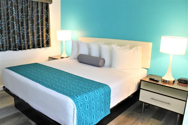 جناح استوديو بسرير كينج مع أريكة لذوي الإعاقة، Howard Johnson Suites by Wyndham San Diego Chula Vista/BayFt 3/4
