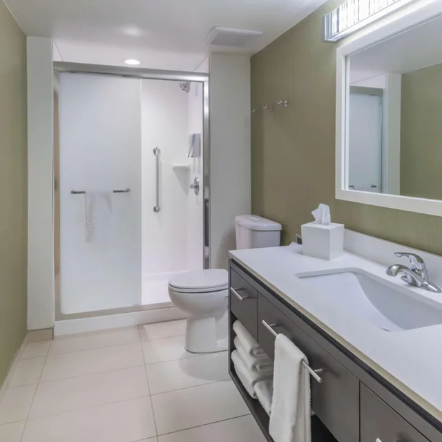 1 Bedroom, Suite, Queen Bed, Sofa, Home2 Suites Kansas City Downtown 3/4