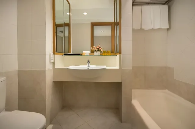 Grand, Twin Beds, Harbour View, Ramada by Wyndham Hong Kong Grand View 5/8